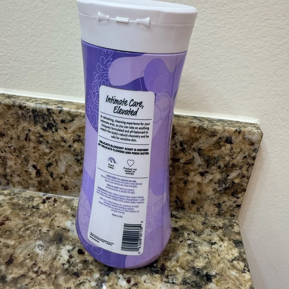 NWT Summer's Eve Delicate Blossom Cleansing Wash